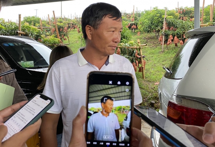 种芒果发家致富年产值40万元 网络直播一天卖出五万多件1.JPG