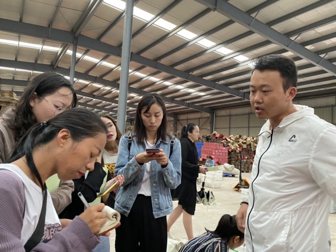 种芒果发家致富年产值40万元 网络直播一天卖出五万多件5.JPG