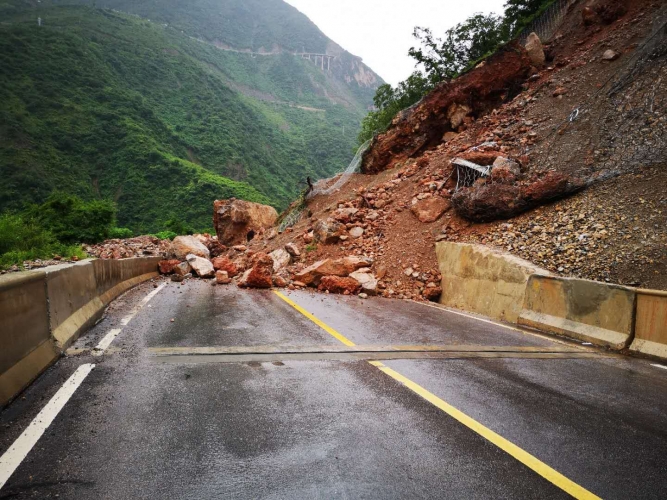 近日来我市暴雨成灾，市委书记、市长紧急批示！ (5).jpg