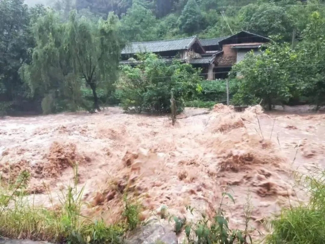 近日来我市暴雨成灾，市委书记、市长紧急批示！ (11).jpg