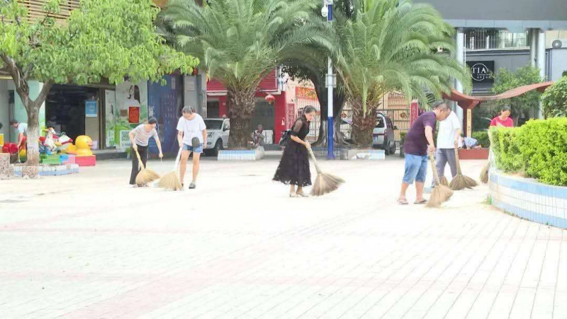 华坪全力开展爱国卫生运动，创建美丽县城 (1).jpg