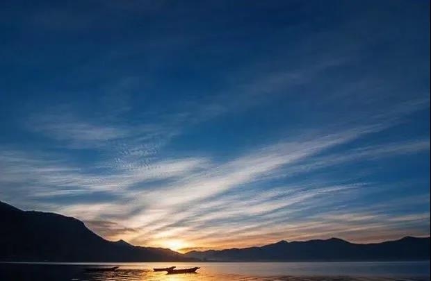在泸沽湖，我见到了此生最美的日落…… (3).jpg