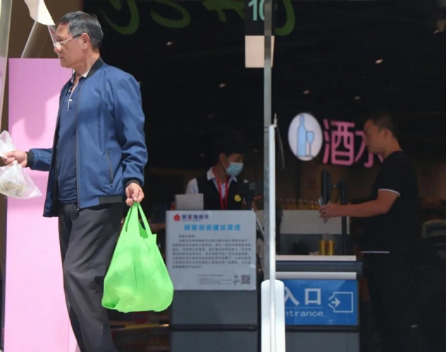 “白色污染”日益严重，而丽江使用塑料袋的情况怎么样呢？ (6).jpg