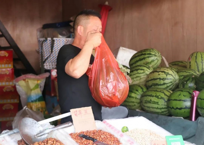 “白色污染”日益严重，而丽江使用塑料袋的情况怎么样呢？ (9).jpg