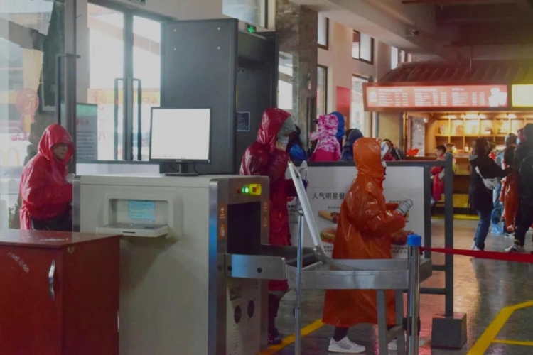 雪山焕然一新，身体力行、感染了游客也赢得了游客的点赞 (9).jpg