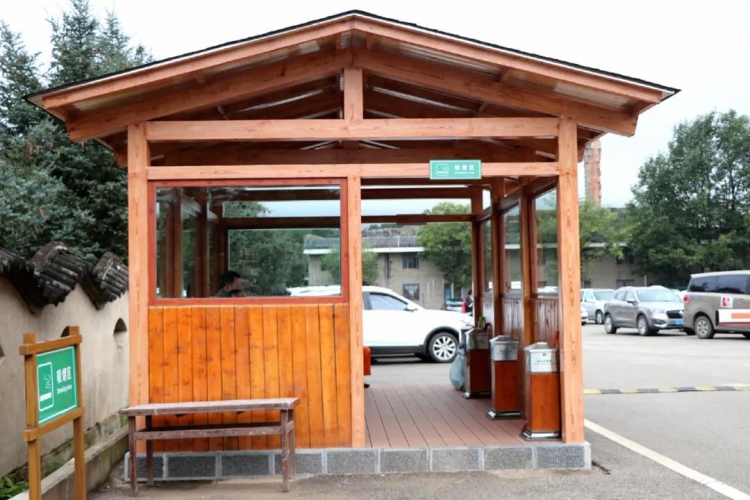 雪山焕然一新，身体力行、感染了游客也赢得了游客的点赞 (11).jpg