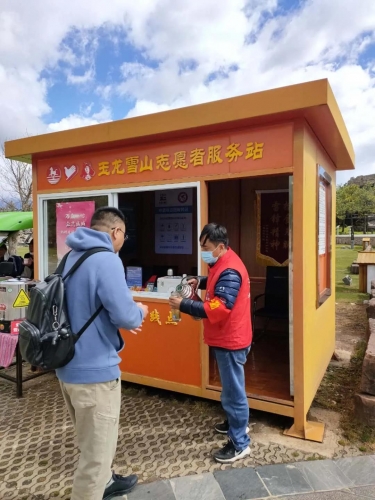 雪山焕然一新，身体力行、感染了游客也赢得了游客的点赞 (1).jpg