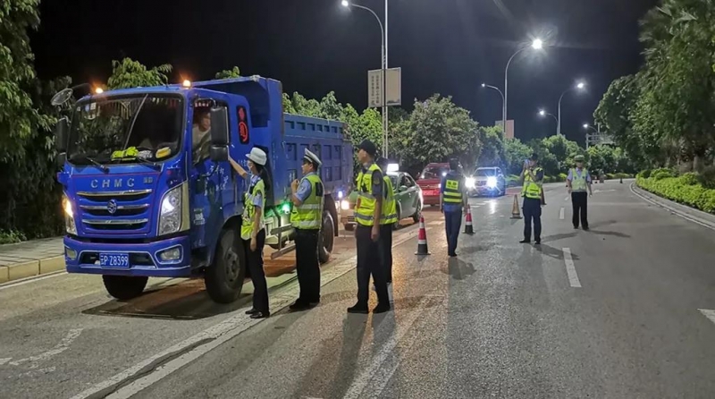 华坪交警落实四个强化，做好秋季辖区道路交通安全管理工作 (3).jpg