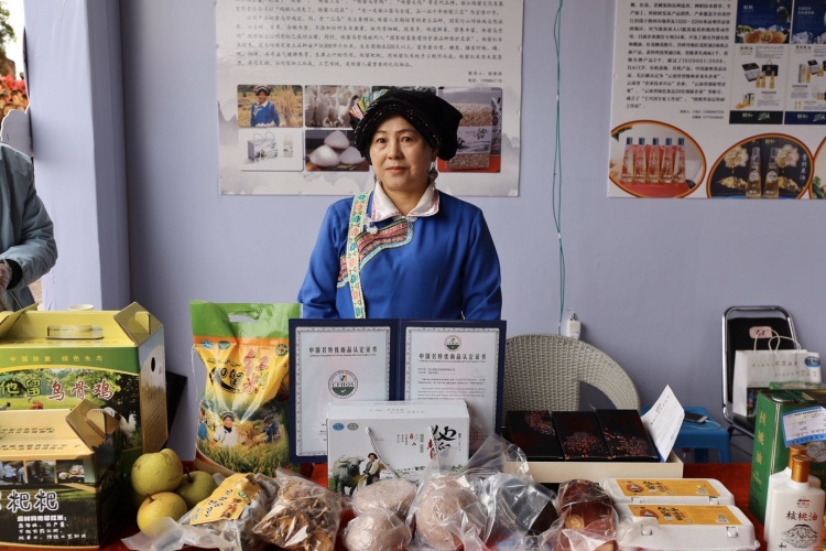 永胜软籽石榴的魅力究竟在哪？单个石榴王售价500元，竟有人一买就是两箱！ (3).jpg