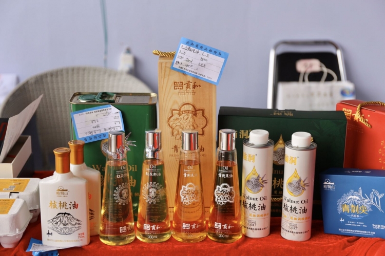 永胜软籽石榴的魅力究竟在哪？单个石榴王售价500元，竟有人一买就是两箱！ (2).jpg