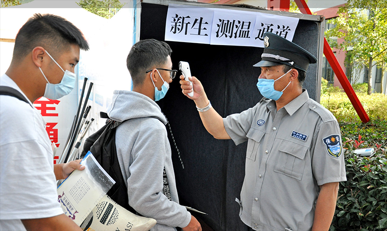 今天，丽江师专迎来2020级新生3500名 (2).png