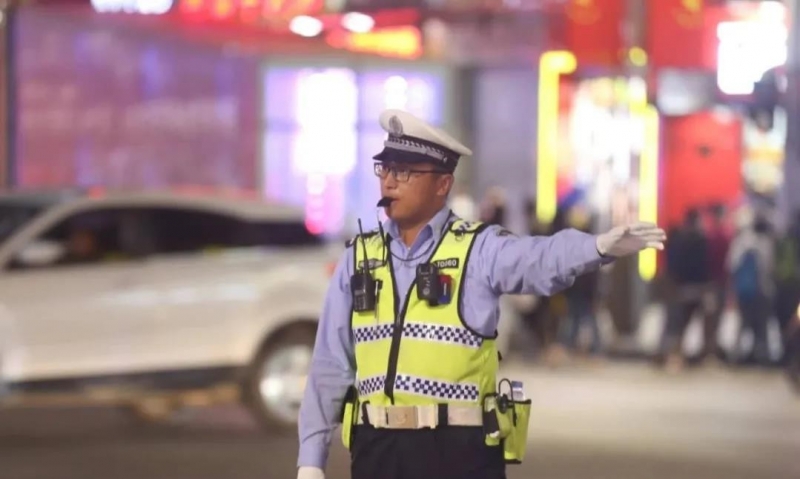 节日英雄出游在外不怕难，有他们在 (1).jpg