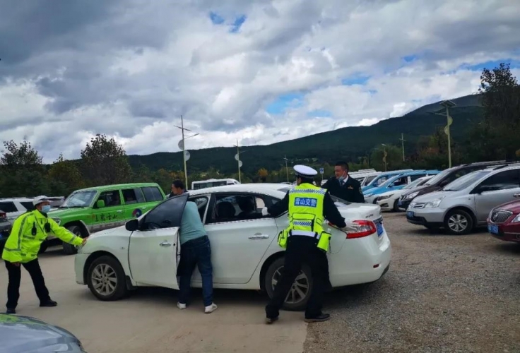 节日英雄出游在外不怕难，有他们在 (5).jpg