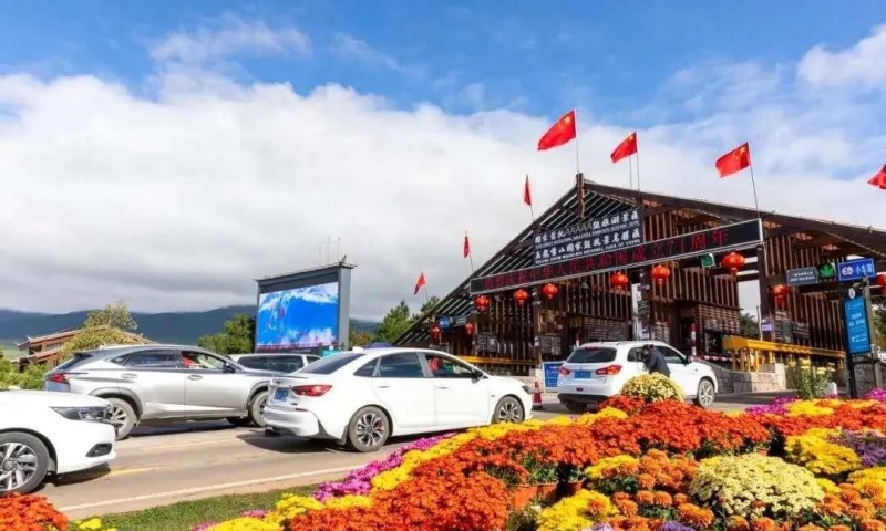 节日英雄出游在外不怕难，有他们在 (6).jpg