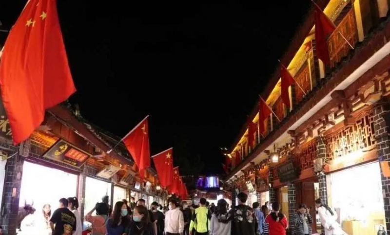 节日英雄出游在外不怕难，有他们在 (7).jpg