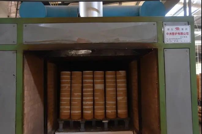 天然气隧道窑成功点火！百年“永胜瓷”再添“新动能” (2).jpg