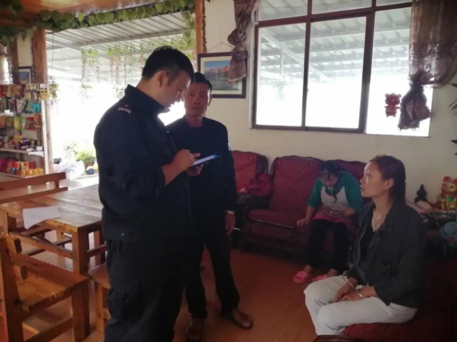 金山派出所多措并举开展保护长江流域生态环境工作 (1).jpg