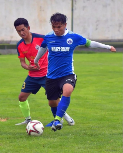 周末足球业余联赛开赛了，21支球队500多名运动员齐聚一堂 (3).jpg