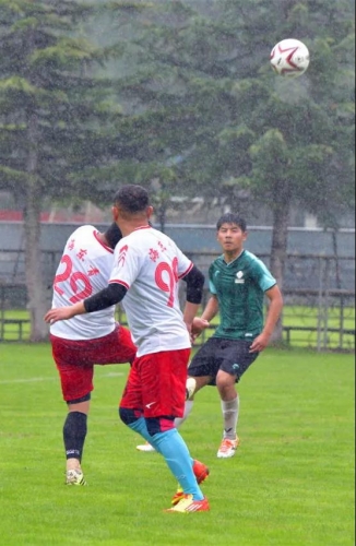 周末足球业余联赛开赛了，21支球队500多名运动员齐聚一堂 (2).jpg