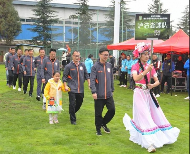 周末足球业余联赛开赛了，21支球队500多名运动员齐聚一堂 (6).jpg