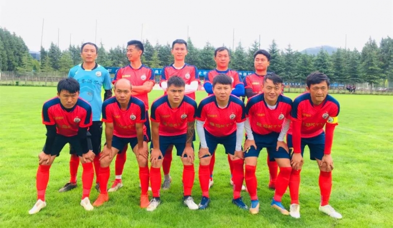 周末足球业余联赛开赛了，21支球队500多名运动员齐聚一堂 (4).jpg