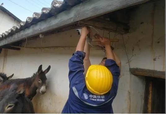 多措并举，用心、用情集中力量补足短板，助力贫困群众脱贫致富 (4).jpg