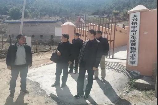 多措并举，用心、用情集中力量补足短板，助力贫困群众脱贫致富 (5).jpg