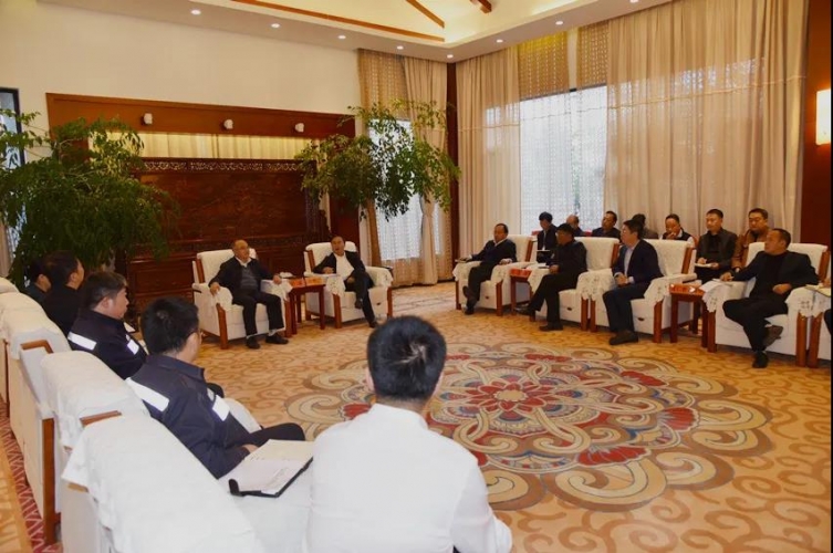 崔茂虎郑艺与云南电网公司负责人会谈、共同推动丽江高质量跨越式发展 (3).jpg