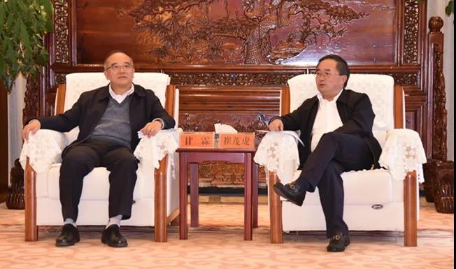 崔茂虎郑艺与云南电网公司负责人会谈、共同推动丽江高质量跨越式发展 (1).jpg