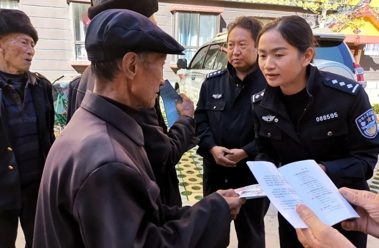 大兴派出所：守护群众“钱袋子”，反诈宣传不停歇！ (3).jpg