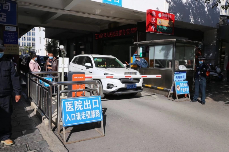 “一床一陪护、固定唯一出入口……”针对秋冬季疫情防控，丽江市人民医院这些改变你要.jpg