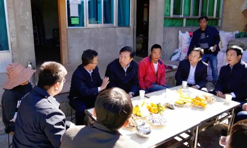 财政部党组成员到永胜县调研财政部定点扶贫工作召，开定点扶贫座谈会 (2).jpg