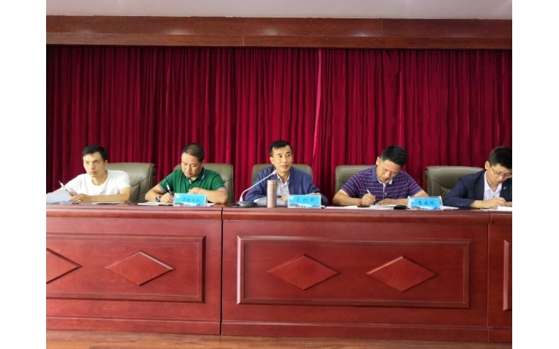 罗永浩晒与玉龙雪山合影，直播间卖低价旅游团被网友看衰 (3).jpg