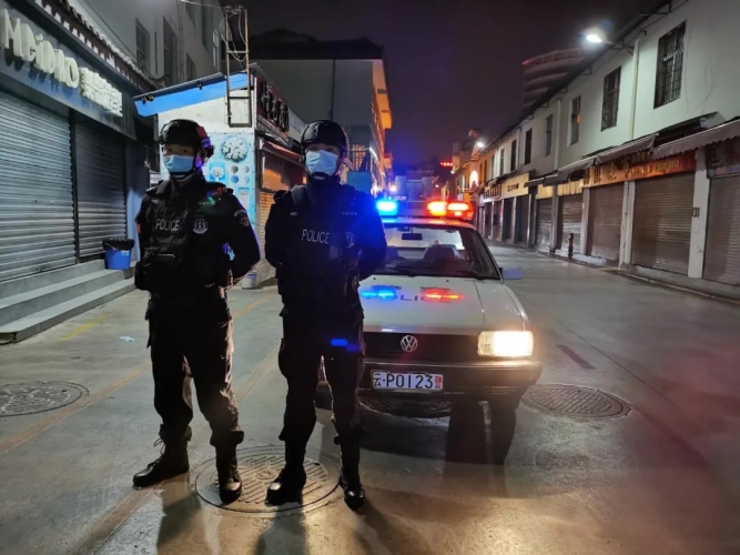 古城警方持续开展夜间治安巡防排查整治 (2).jpg