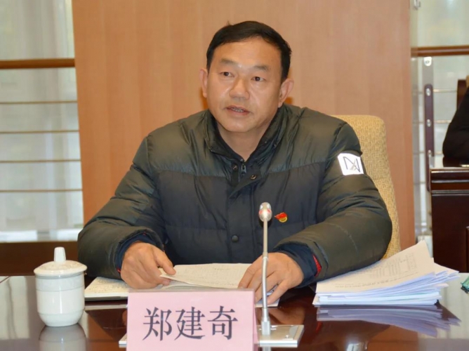 做政治上的明白人 丽江市委常委班子思想认识到位3.jpg