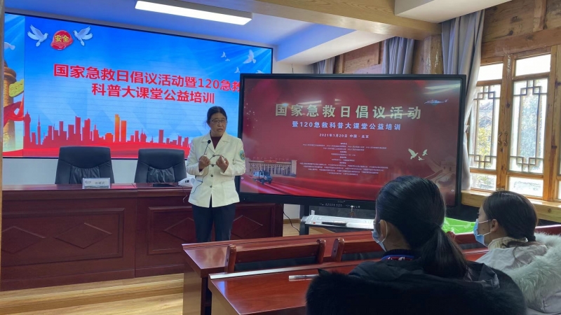 “救”在身边：丽江市人民医院深入古城开展急救培训 (6).jpg