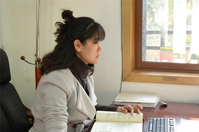 与撒贝宁同框！她向全国观众分享纳西族东巴文化的魅力 (1).jpg