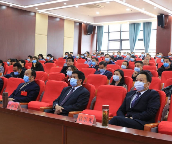 华坪县组织收听收看全国脱贫攻坚表彰大会 (5).jpg