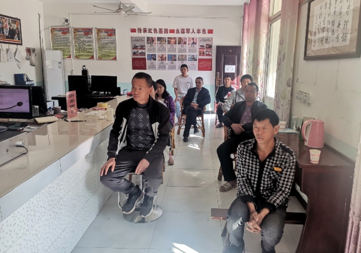 华坪县组织收听收看全国脱贫攻坚表彰大会 (12).jpg