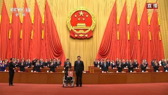 华坪县组织收听收看全国脱贫攻坚表彰大会 (2).jpg