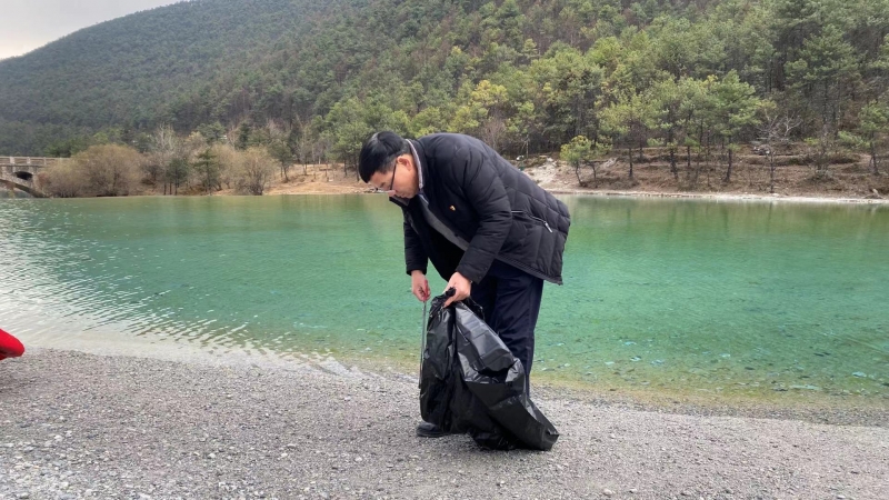 立足岗位提升服务，他们就是玉龙雪山上的“雷锋” (10).jpg