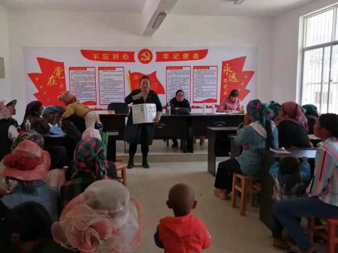 全国人大代表胡阿罗：九年履职路 一片为民情 (3).jpg