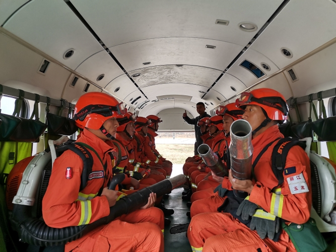 丽江市森林消防多措并开展清明专项防火行动 (7).jpg