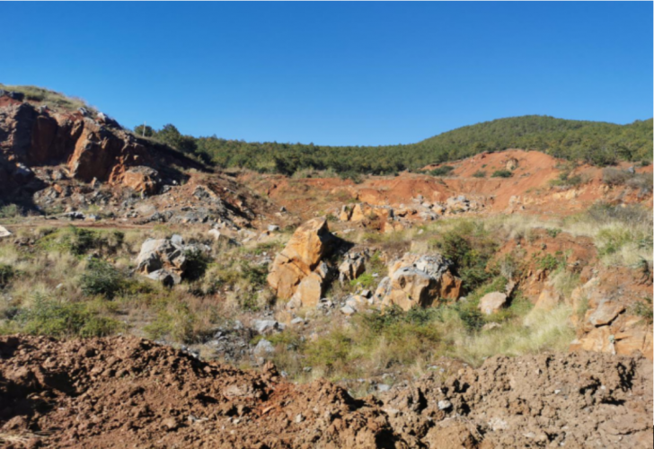 丽江市玉龙县长江经济带废弃露天矿山生态修复工程：玉龙县拉市乡海南村废弃建筑石料用.jpg