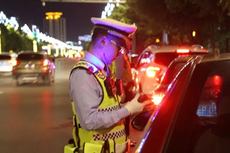 大研街道一名党员酒后驾车被公安机关查处 被纪委公示.jpg