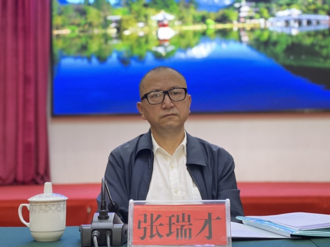 12位云南社科专家走进丽江 为丽江经济社会发展把脉献策1.JPG