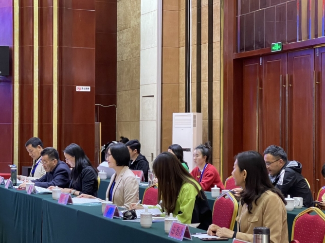 12位云南社科专家走进丽江 为丽江经济社会发展把脉献策3.JPG