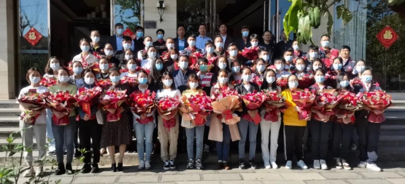 丽江市支援瑞丽卫生应急队结束集中隔离 (2).jpg