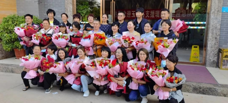 丽江市支援瑞丽卫生应急队结束集中隔离 (1).jpg