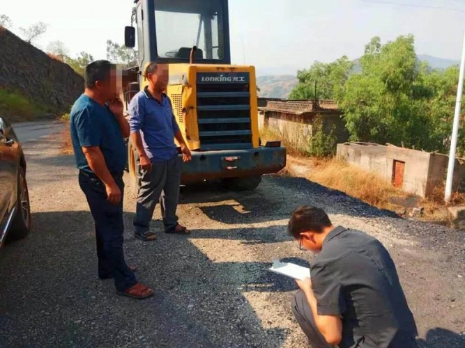 打工出意外成工伤 华坪法院为外地农民工追讨赔偿款五万元 (1).jpg